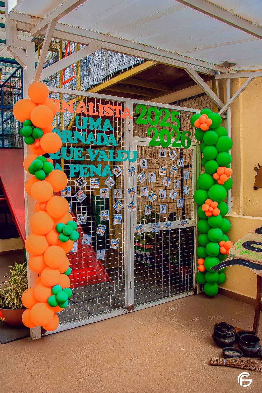 Entrada decorada para a festa dos finalistas