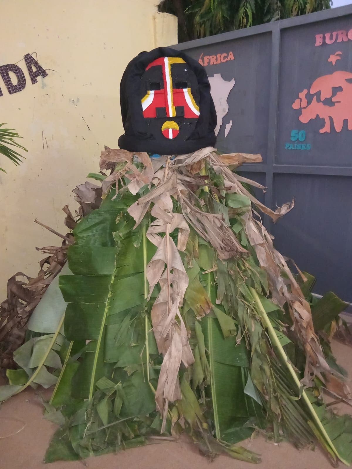 Máscara tradicional feita pelos alunos